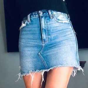 Abercrombie & Fitch I Light Denim Distressed Mini distress super cute high rise